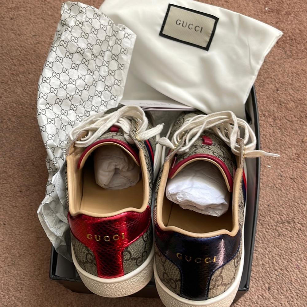 Slightly worn Gucci sneakers only wore them twice stayed in box